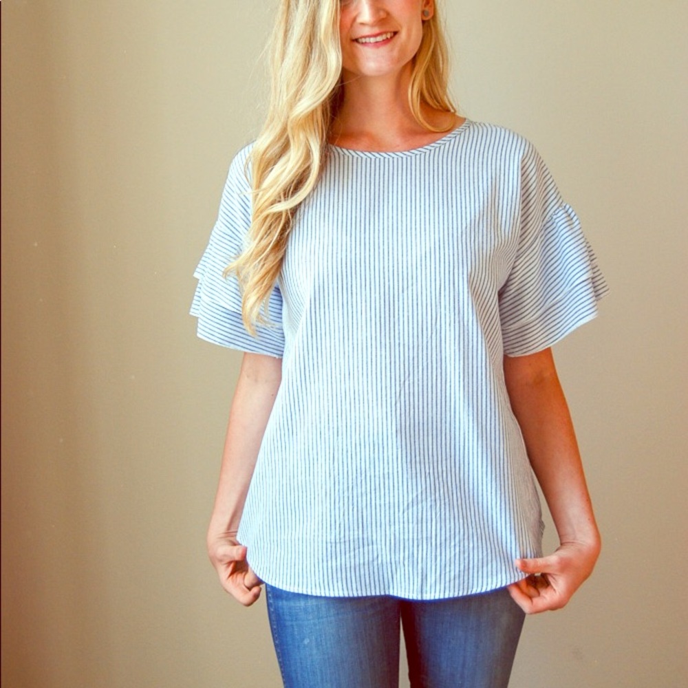 Chambray flutter sleeve top 💗